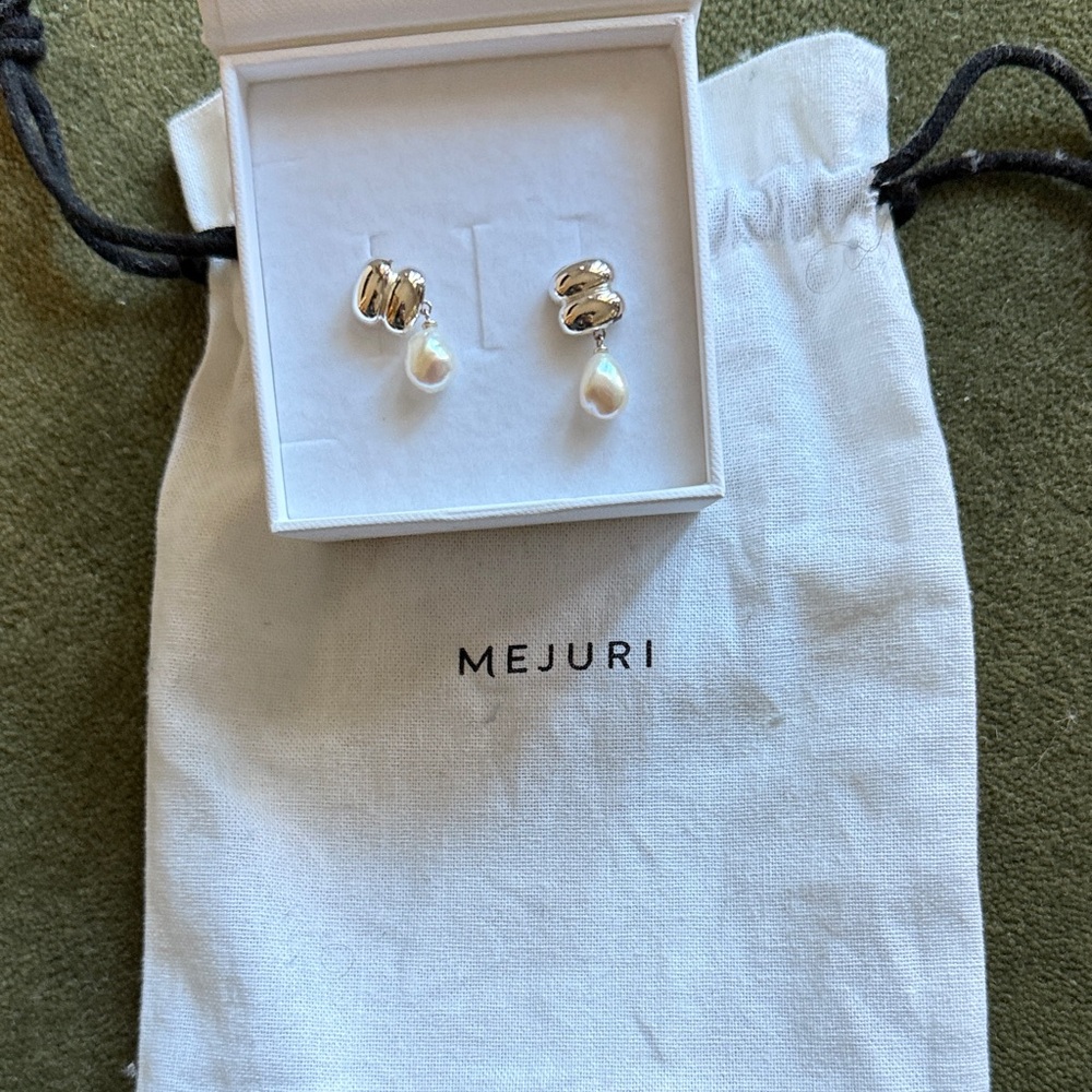 Mejuri Silver Puffy Earrings with Pearl Drops